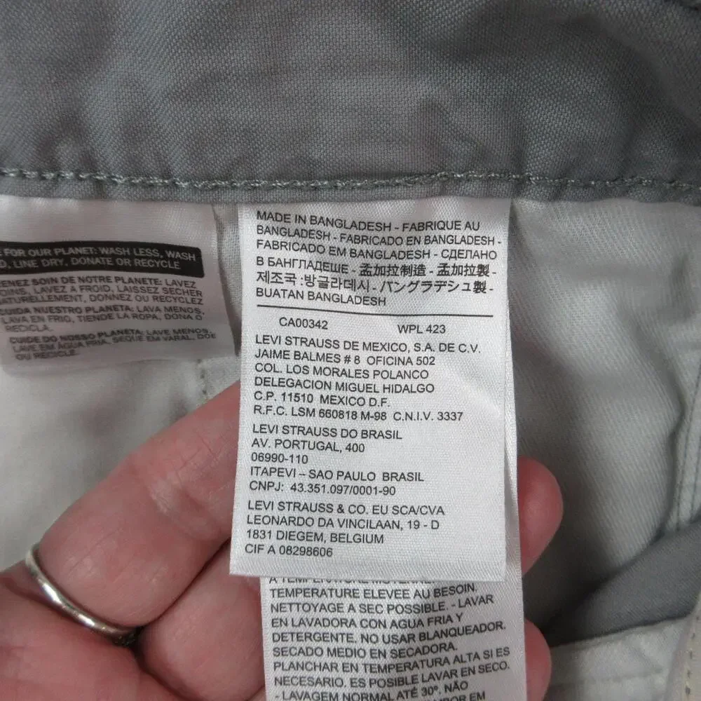 Levi Strauss & Co. Shorts Mens 42 Gray Chino Flat Front Casual Summer 42x9.5*